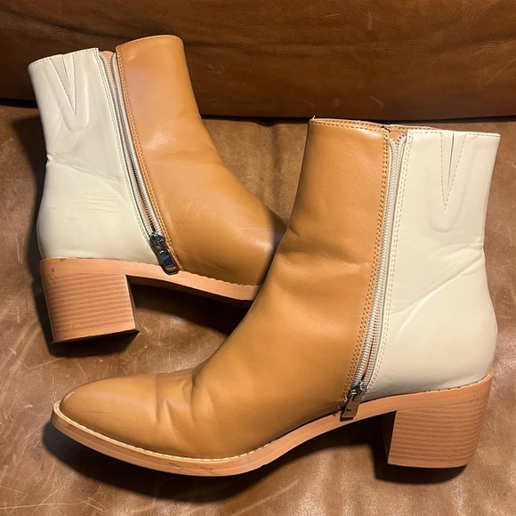 MCLC Tan Ivory Soft Vegan Leather Ombré Wave Boots | Size 9 - Picture 3 of 12